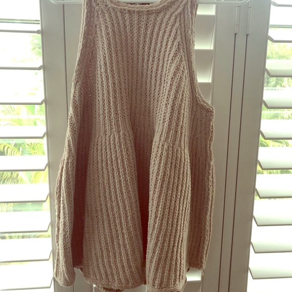 POL Sweaters - Sleeveless oversized sweater! Back zipper detail